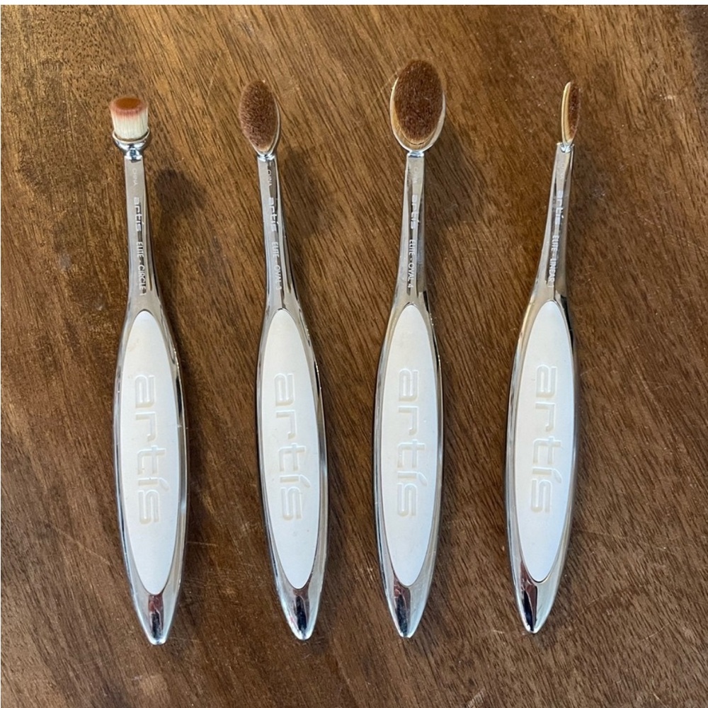 Artis makeup brushes
